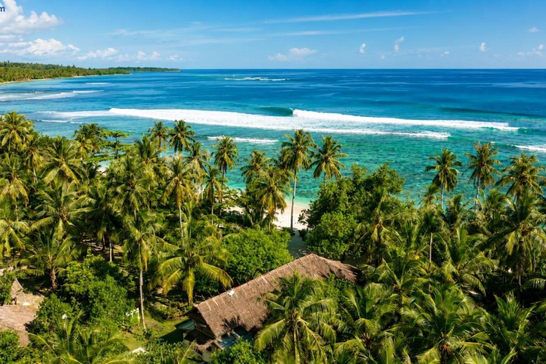 Jala Villas Lances Right HTs Mentawai