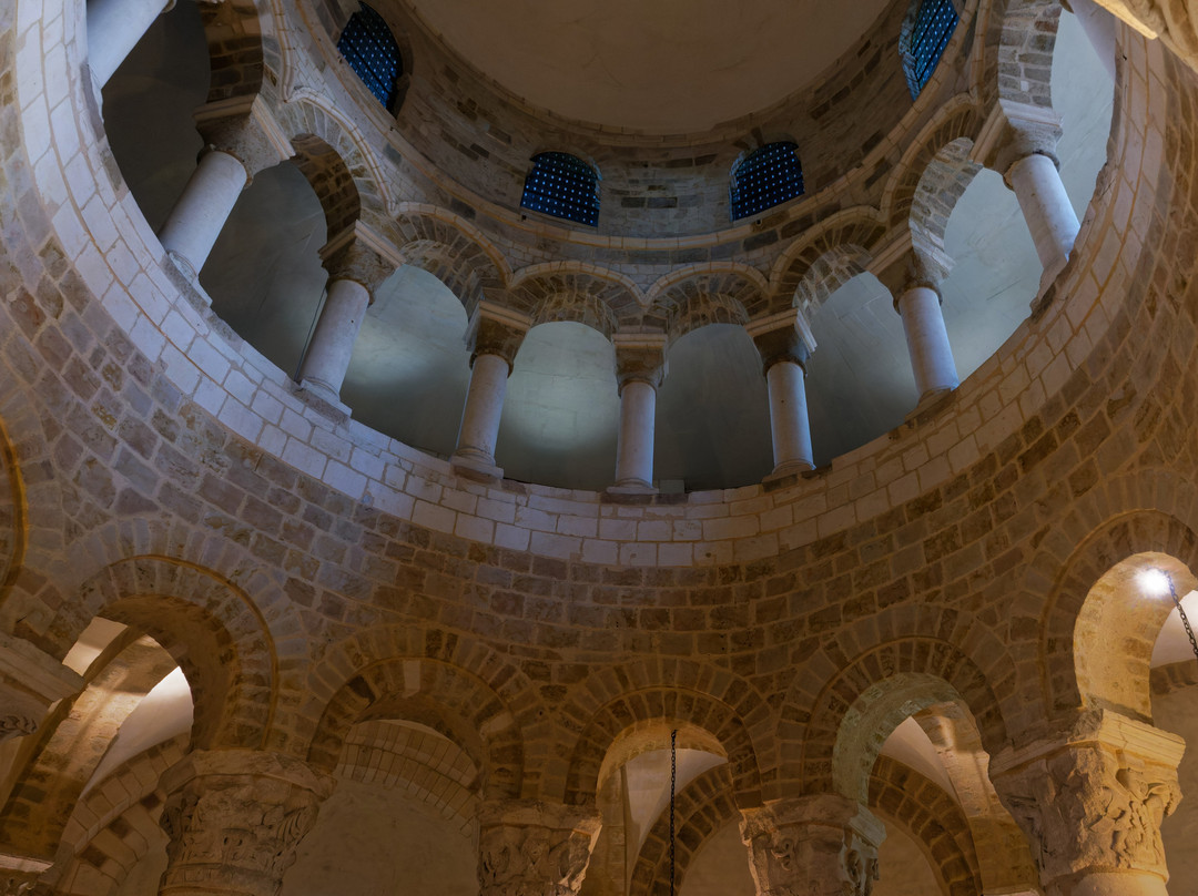 Eglise Saint-Étienne-Neuvy-Saint-Sepulchre必去景点