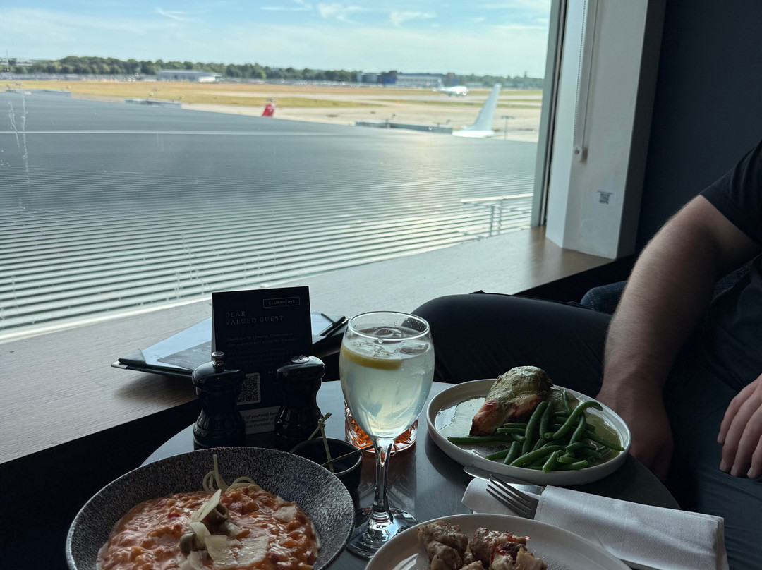 Clubrooms At Gatwick South Terminal-霍利必去景点