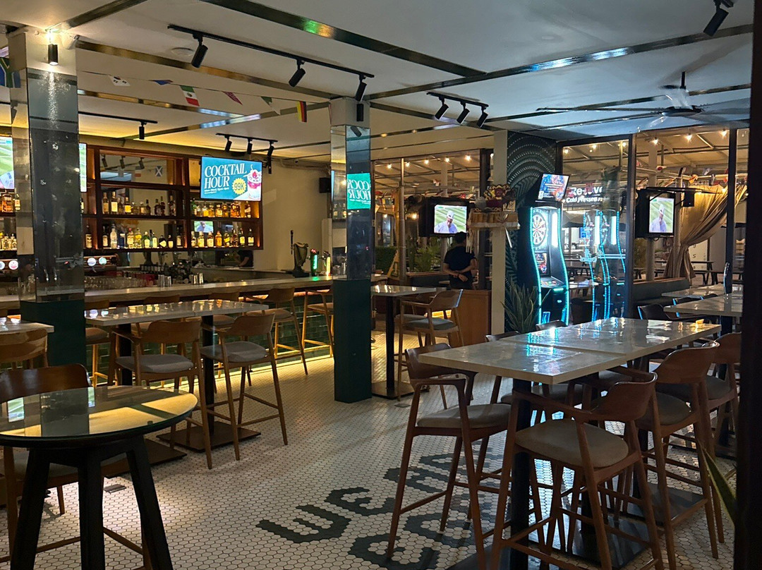 Legends - Bistro Bar & Sports-Tibubeneng必去景点