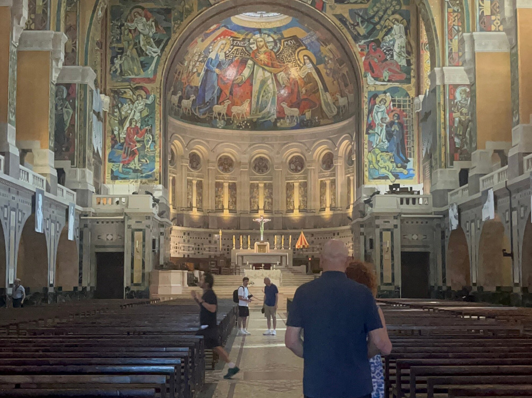 Sanctuaire Sainte Thérèse-Ville de Lisieux必去景点