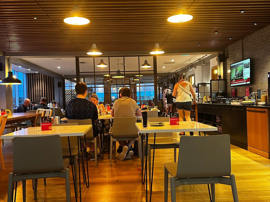 My Lounge, Gatwick North-霍利必去景点