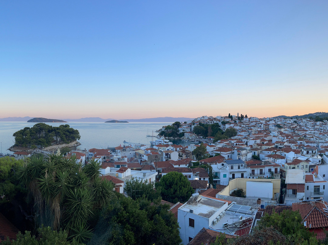 Agios Nikolaos Church and Clock Tower-Skiathos Town必去景点