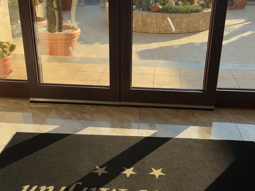 萨兰托米尔弗朗酒店主图