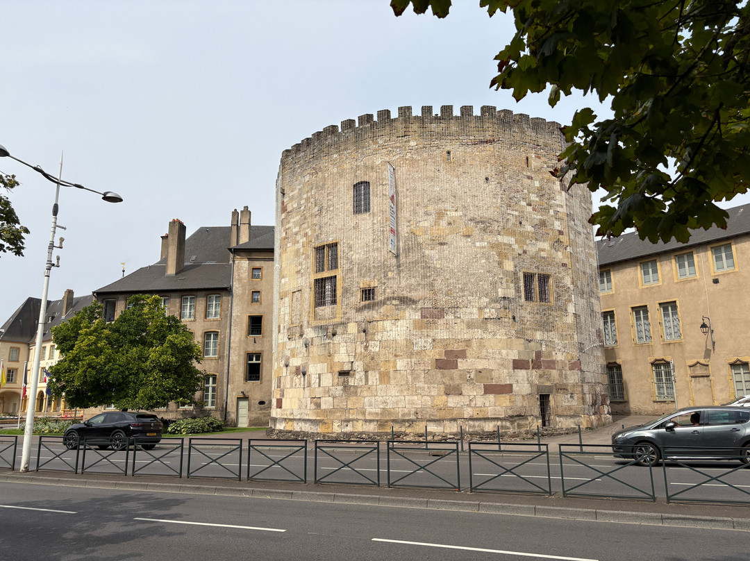 Tour Aux Puces