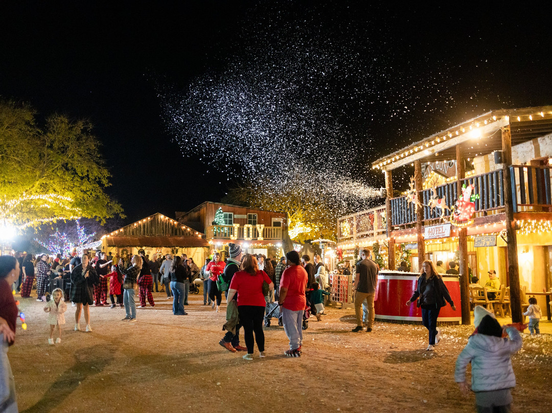Old West Christmas Light Fest at Enchanted Springs Ranch-Boerne必去景点