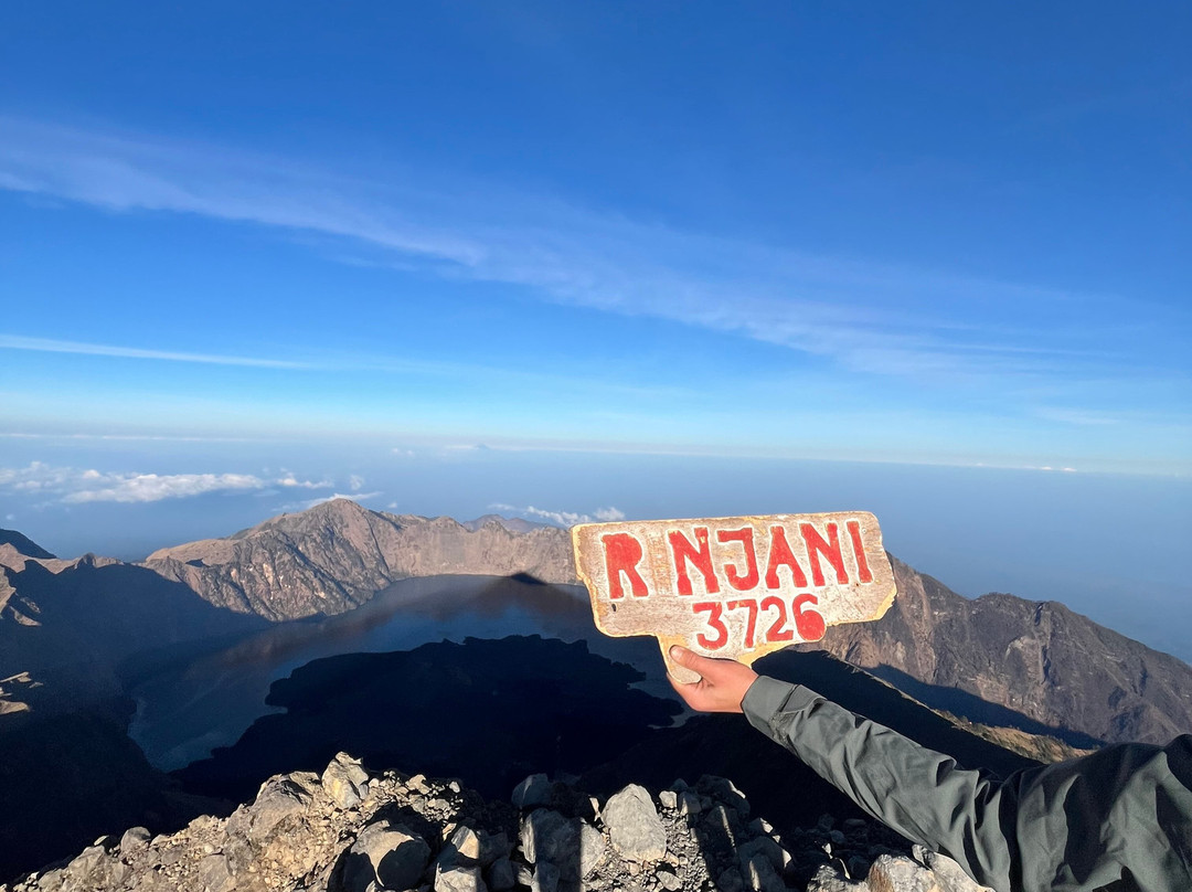 Trekking Rinjani Adventures-龙目岛必去景点