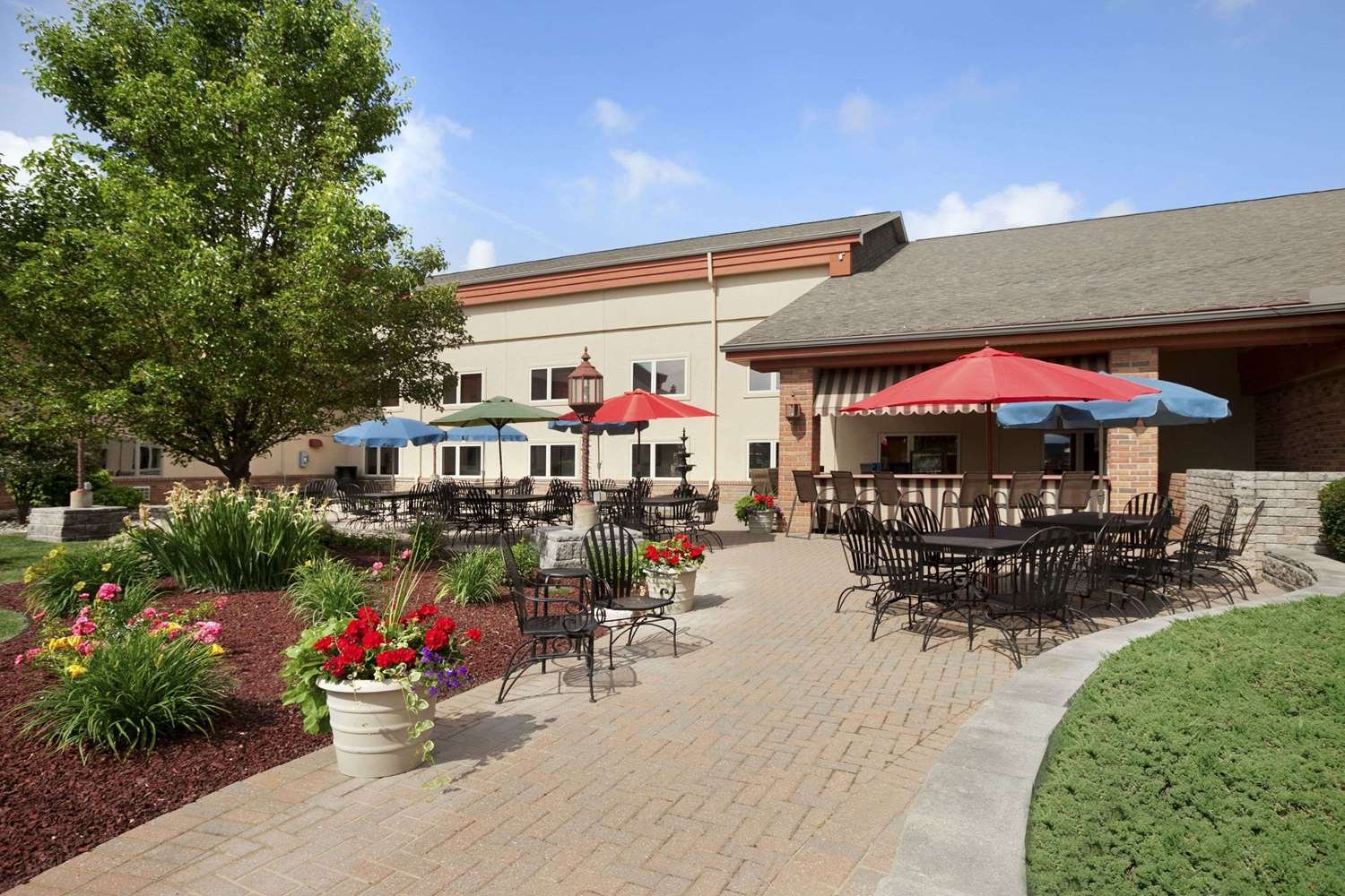 Ramada by Wyndham Hotel & Suites Saginaw-官方