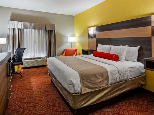 贝斯特韦斯特普勒斯米德韦斯特城旅馆&套房酒店主图