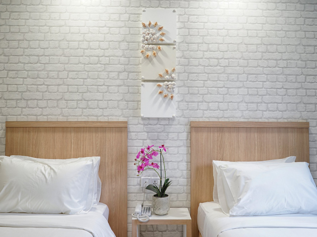 Lighthouse Hotel & Shortstay