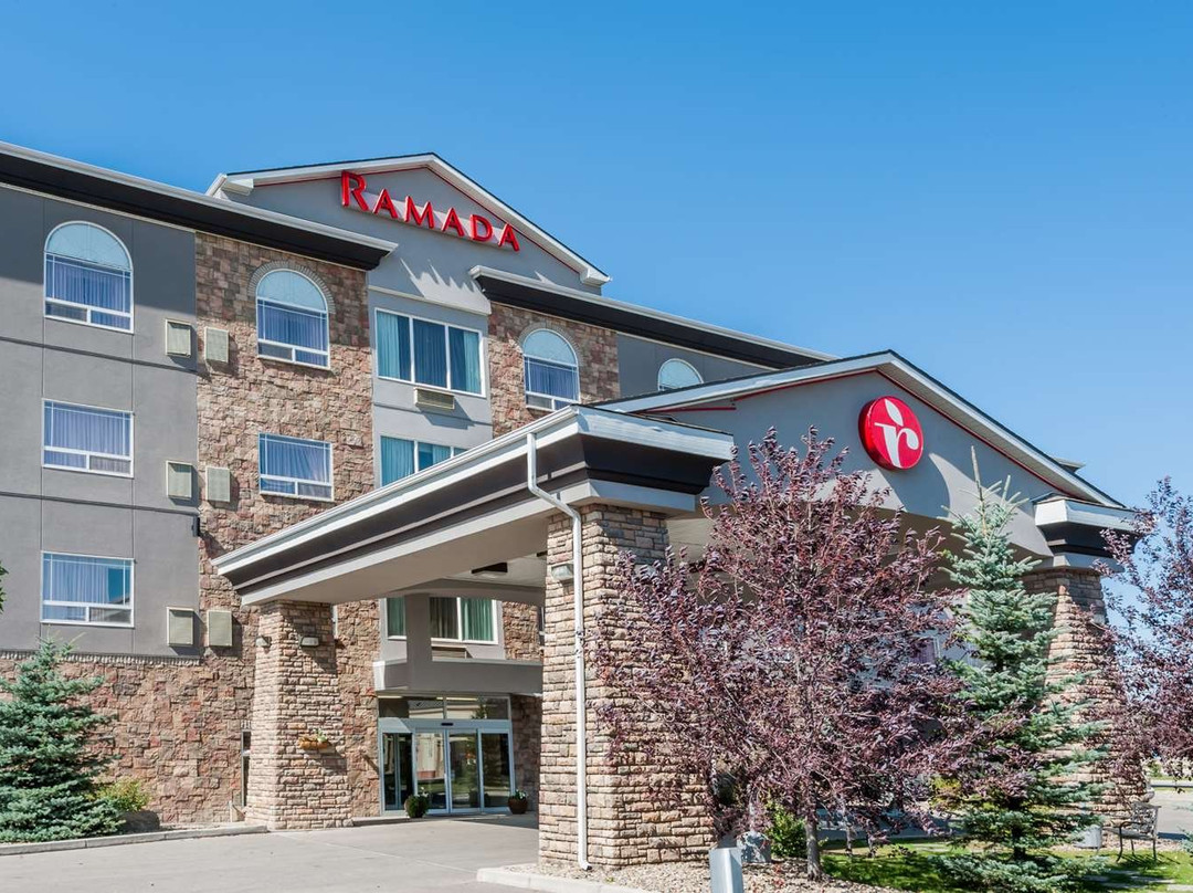 华美达高地河流酒店主图