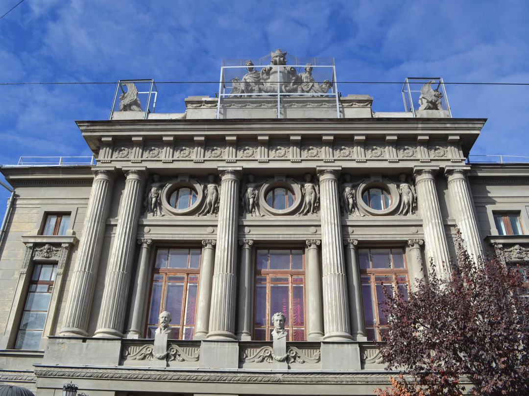 Crimean Academic Russian Drama Theatre of Gorkiy景点图片