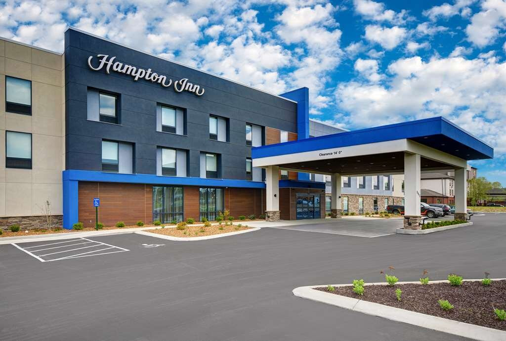 Hampton Inn Cave City主图