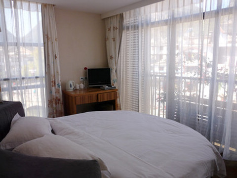 鲜花满屋客栈主图