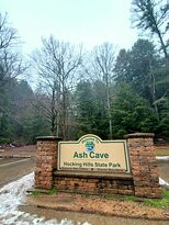 Ash Cave-洛根必去景点