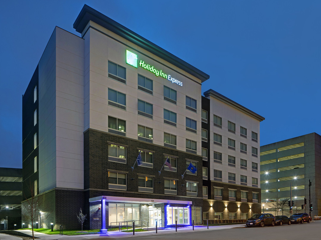 Holiday Inn Express Milwaukee Downtown By IHG