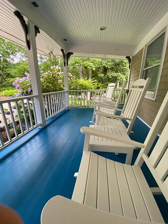 Lambert's Cove Hideaway主图