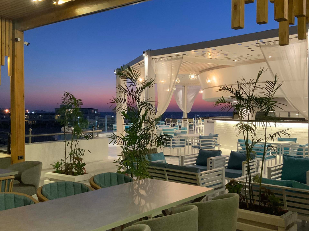 地中海阿祖尔酒店主图