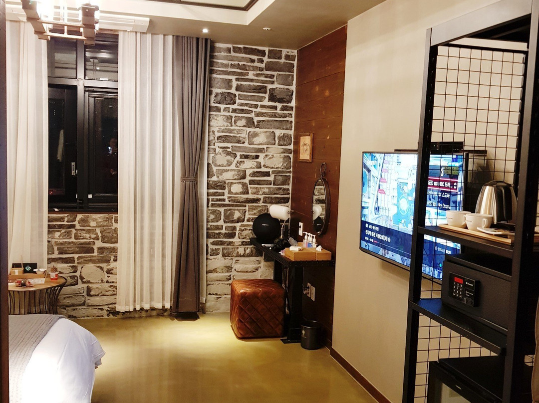 February Hotel主图