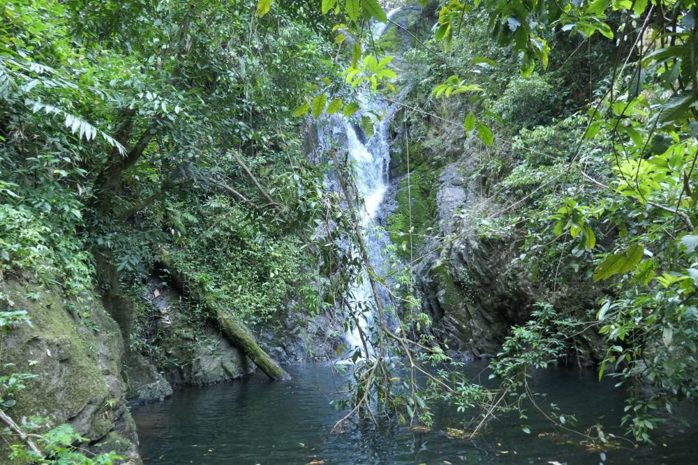 Kai Bae Waterfall景点图片