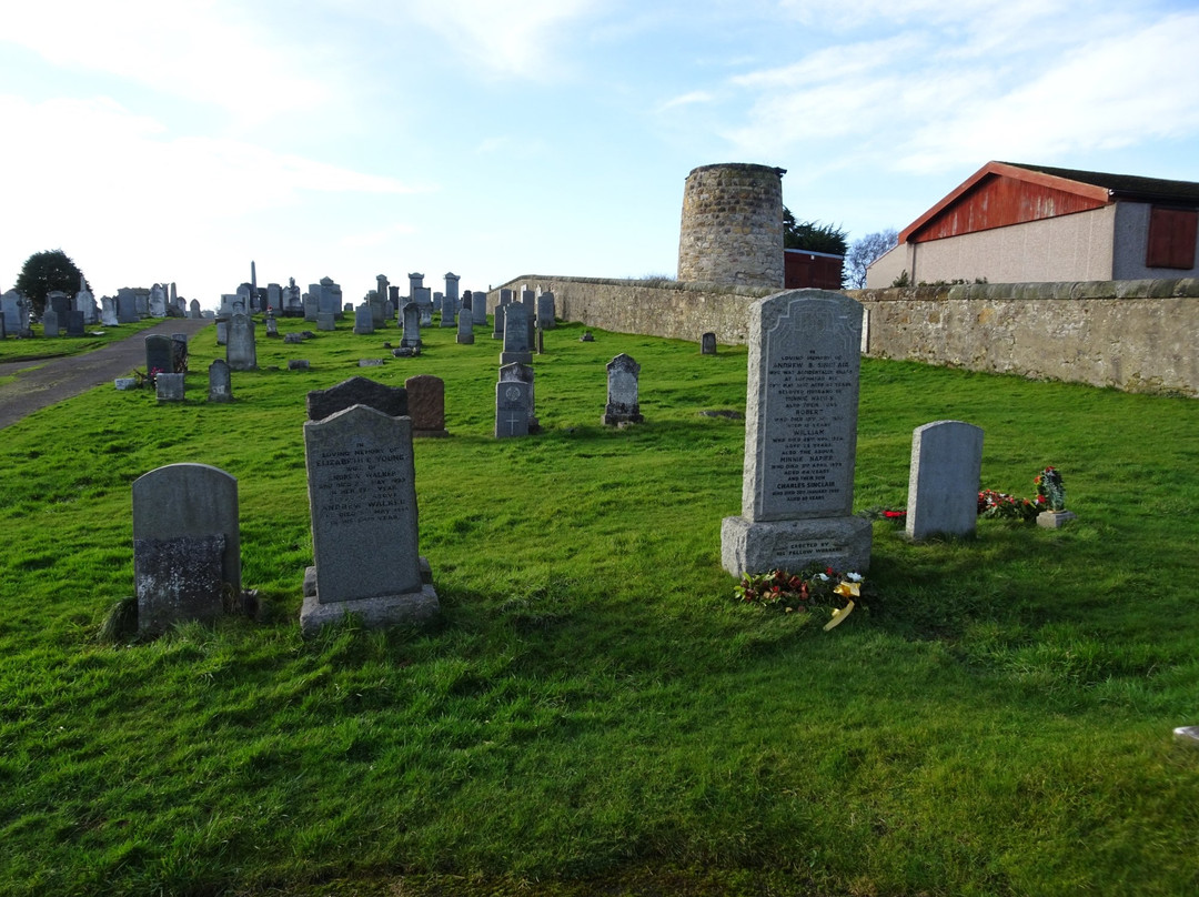 Dysart Cemetery-Dysart必去景点