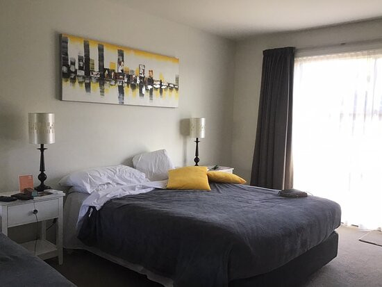 Ellena Court Motel主图
