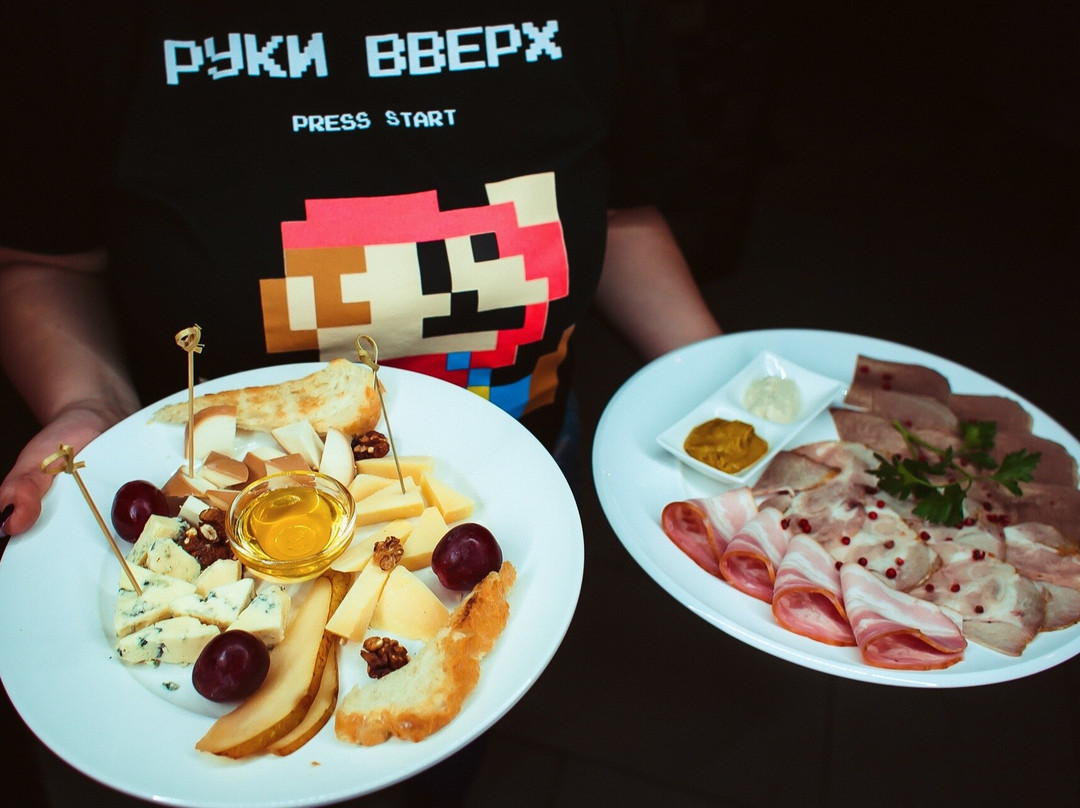Ruki Vverkh! Bar