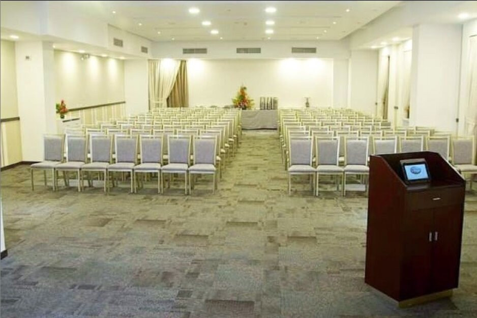 阿塔米拉村套房酒店主图