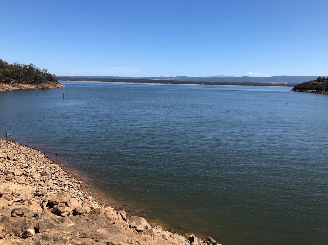 Lake Glenmaggie Weir Wall-Glenmaggie必去景点
