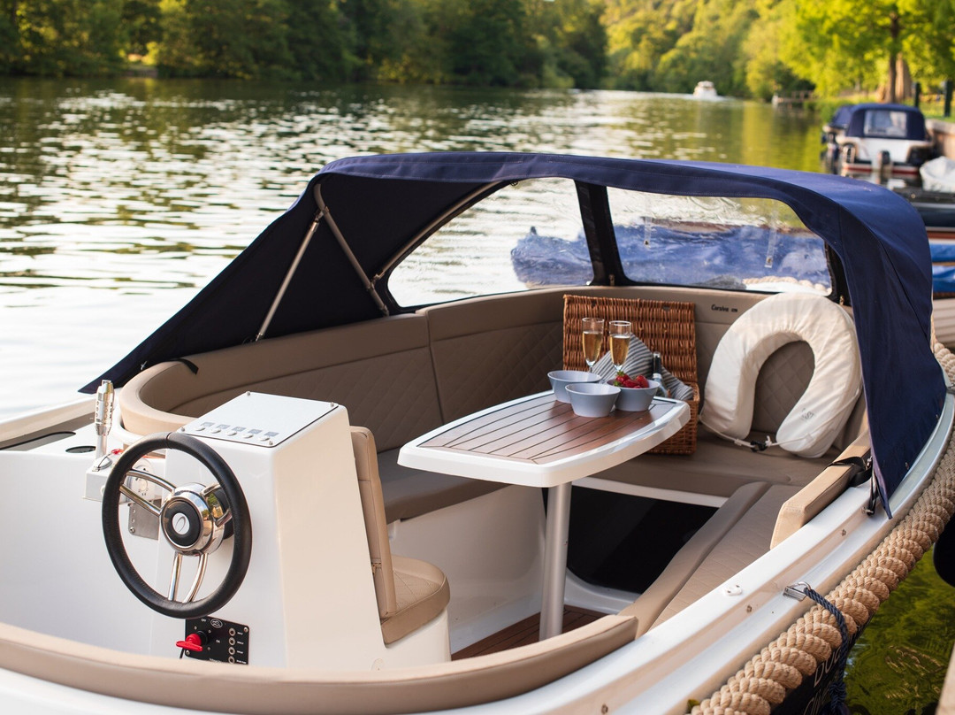 Boating at Cliveden景点图片