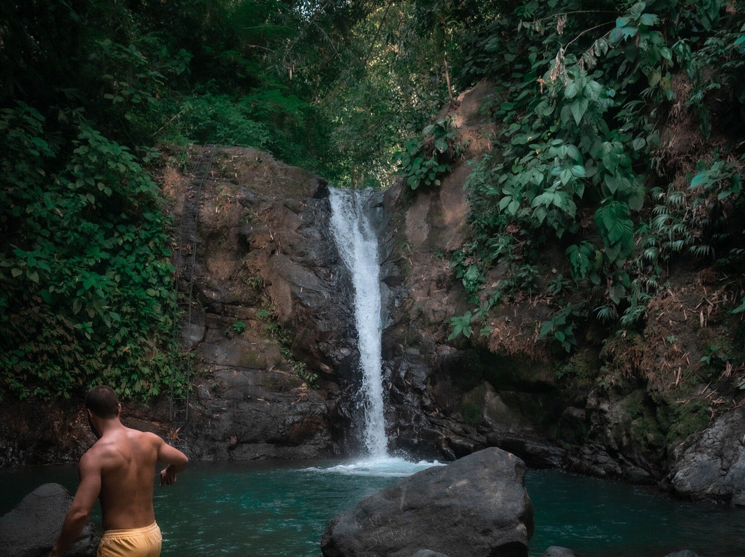 Uvita Waterfall景点图片
