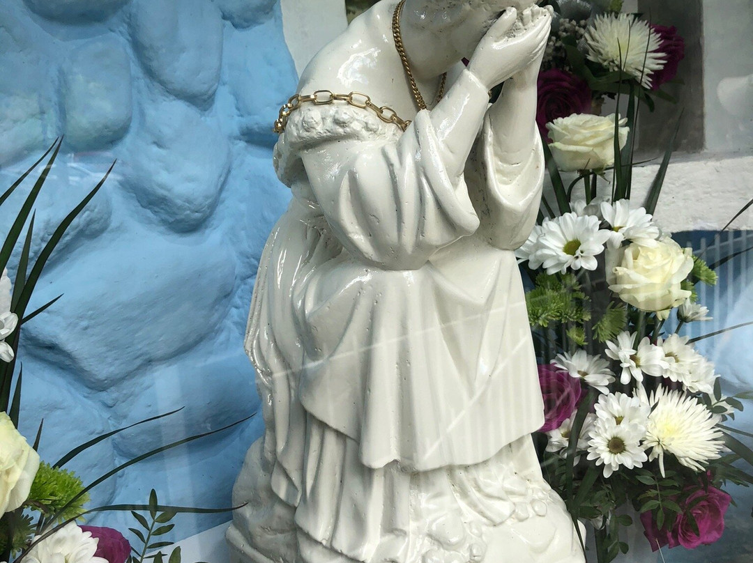 Notre Dame des Larmes-Pointe-Noire必去景点