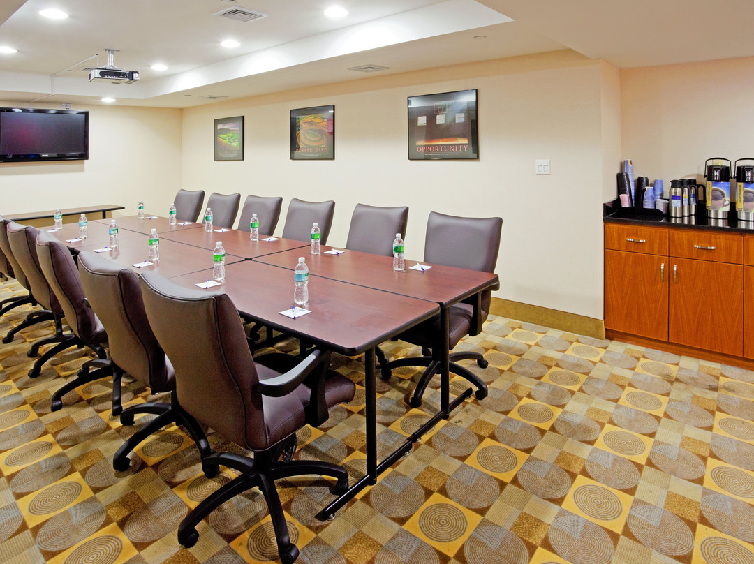 Holiday Inn Express Queens - Maspeth By IHG主图