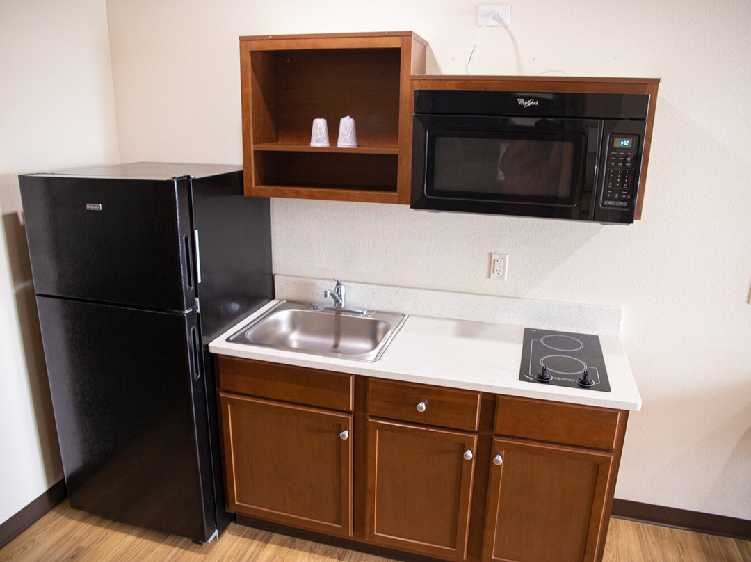 White House Suites Indianapolis Airport主图