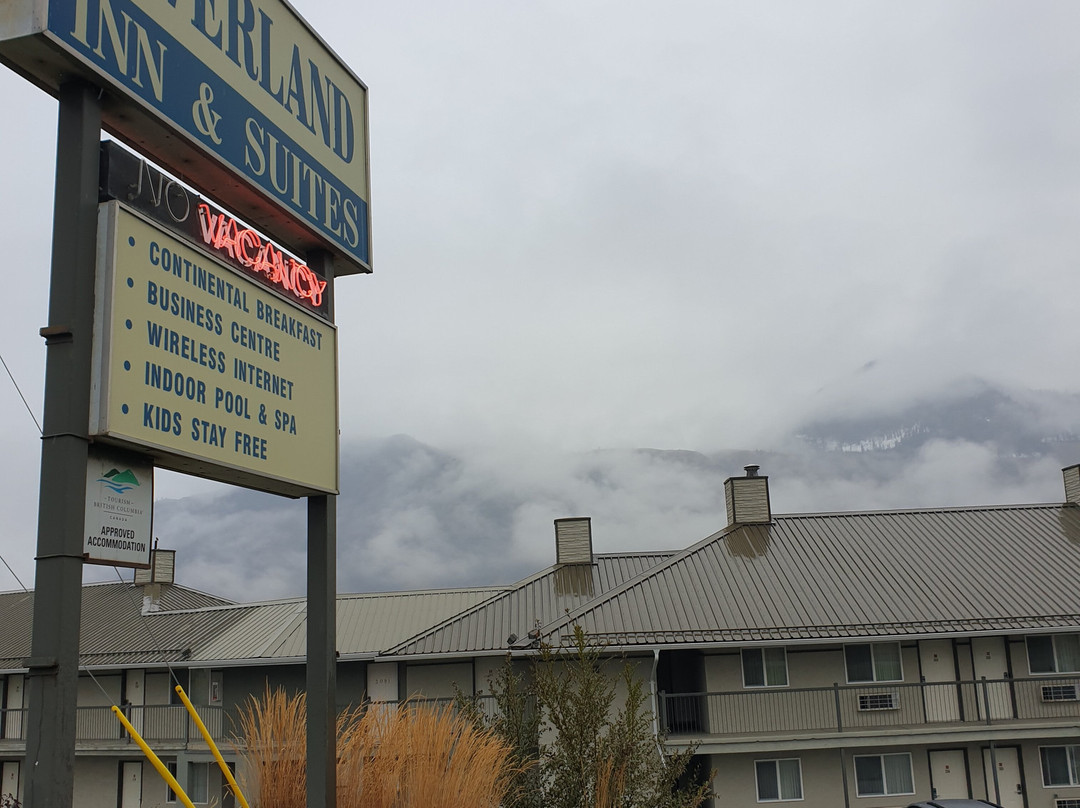 Riverland Inn & Suites主图