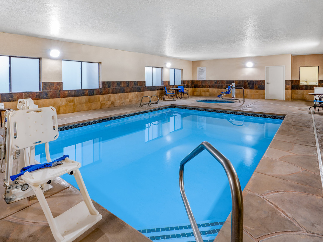 Holiday Inn Express & Suites Albuquerque-n. Balloon Fsta Park By IHG主图