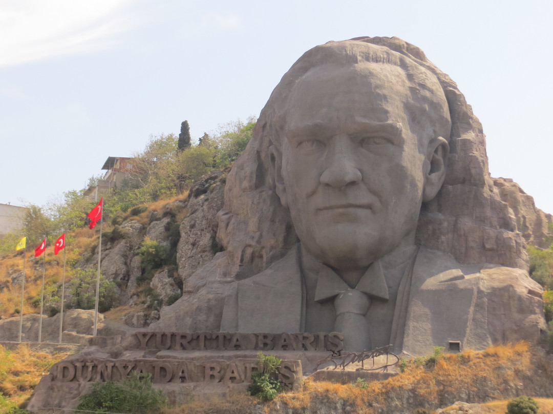 The Statue of Ataturk景点图片