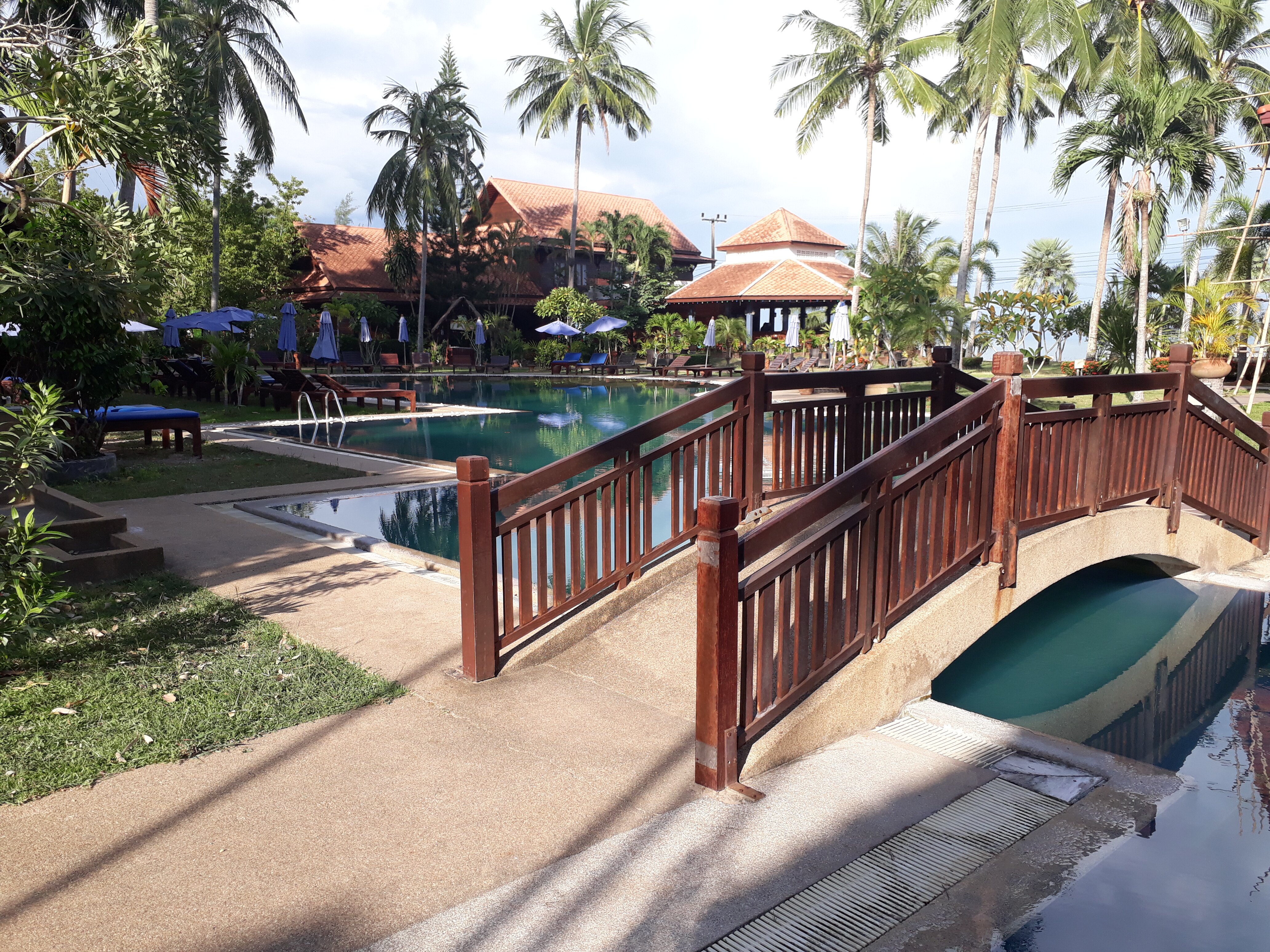 Coral Hotel Bangsaphan-泳池