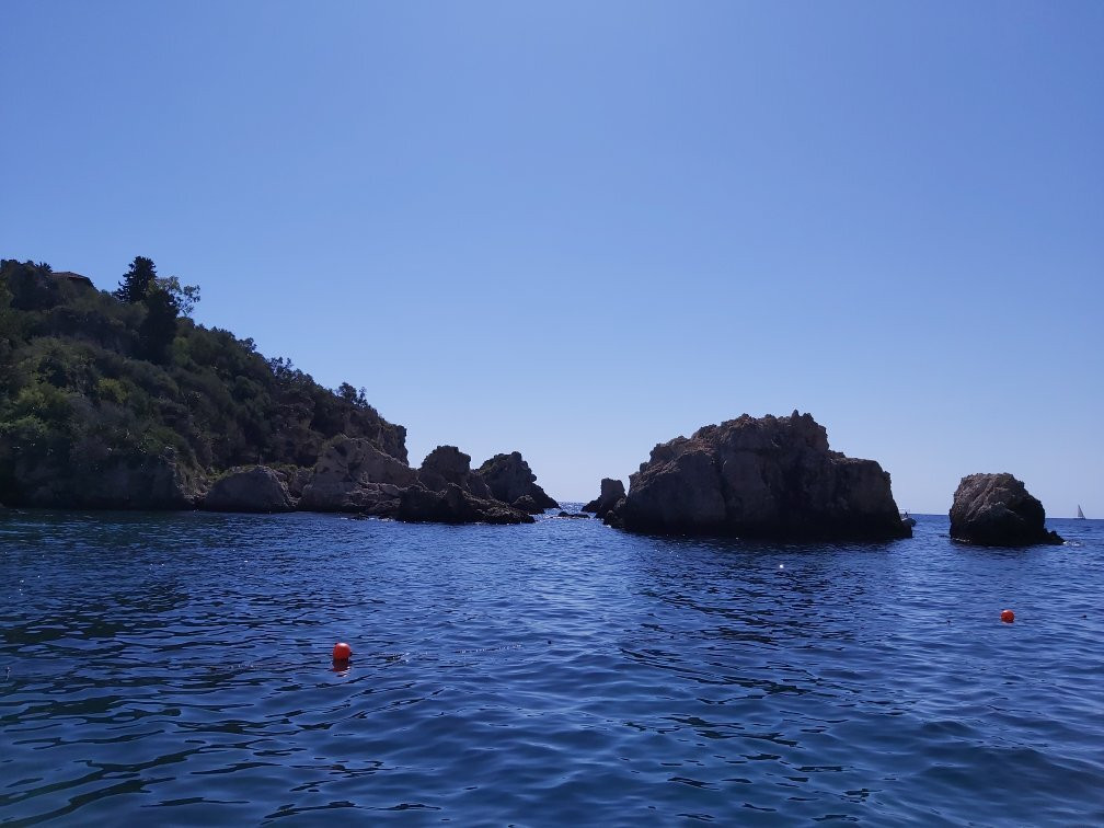 Escursioni in Barca Isola Bella Grotta Azzurra Daniele e Salvo-Giardini Naxos必去景点