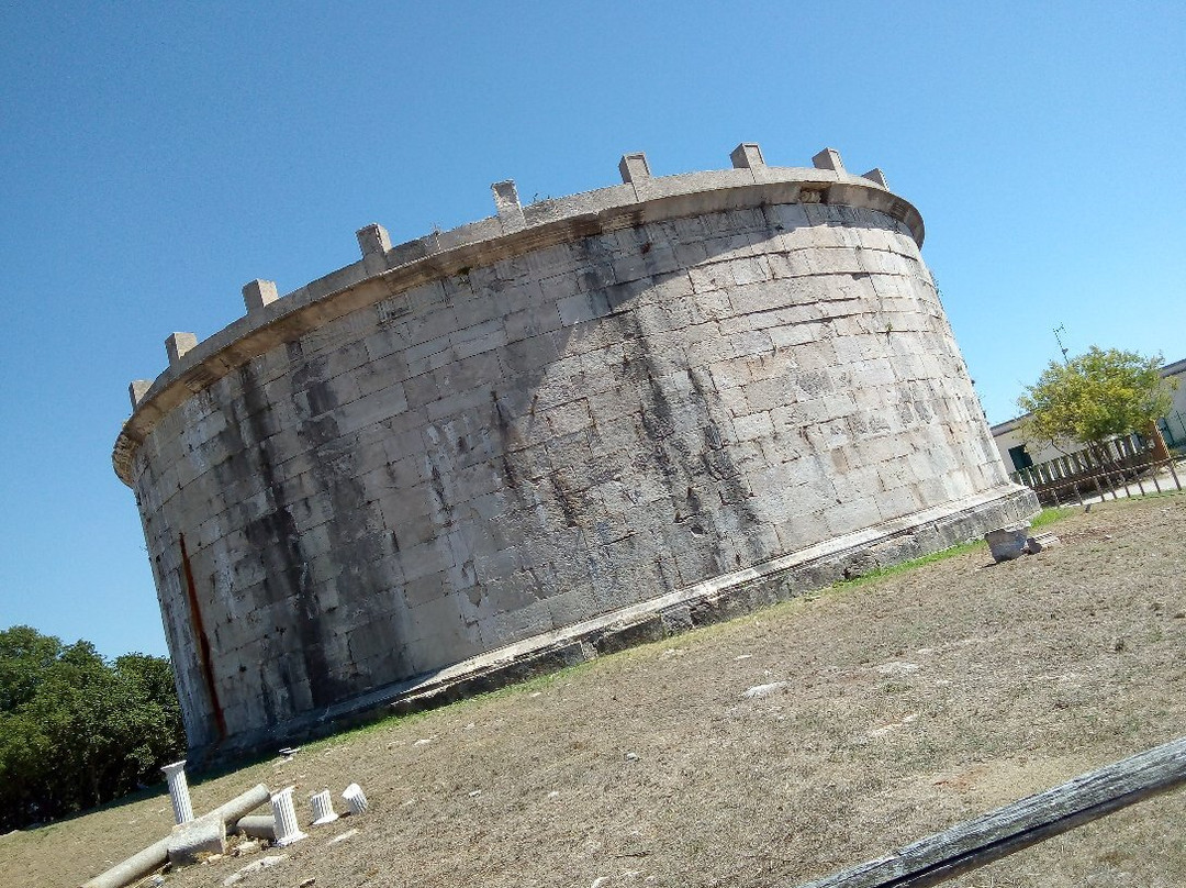 Mausoleo di Lucio Munazio Planco景点图片
