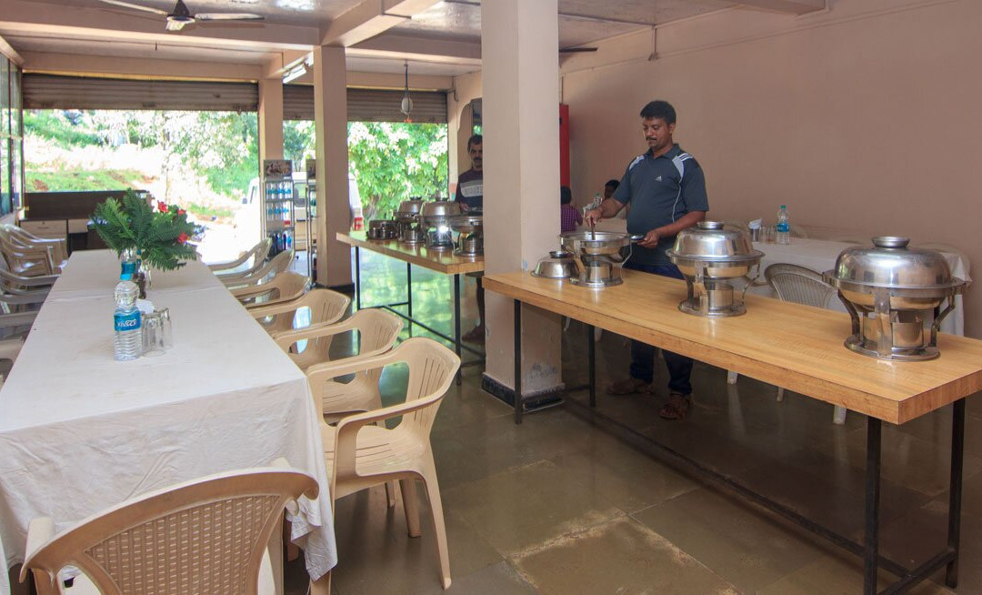 Hotel Shivneri Tapola主图