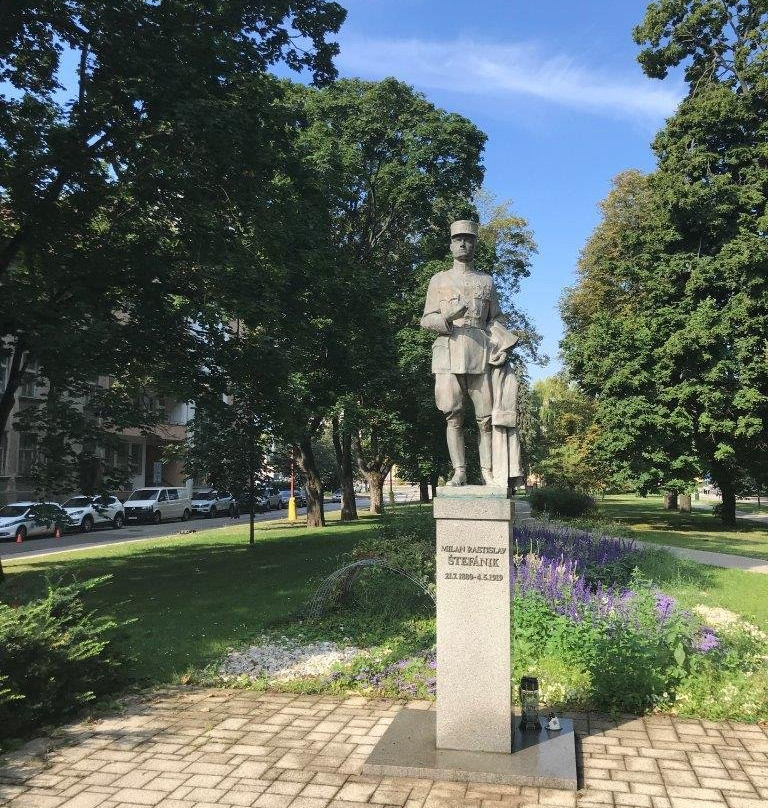 Milan Rastislav Štefánik Pomník-Trnava必去景点