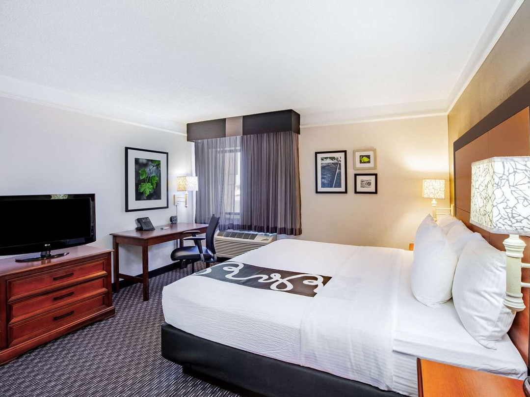 La Quinta Inn & Suites by Wyndham Houston Baytown East主图