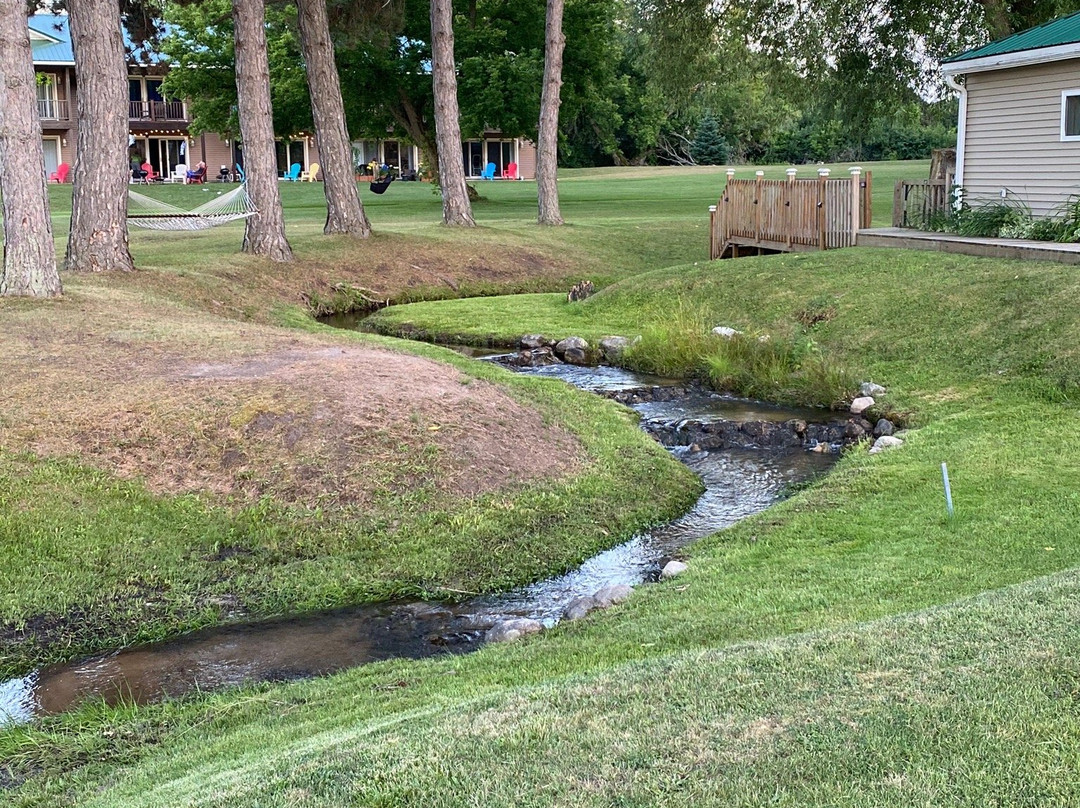 South Arm Retreats主图