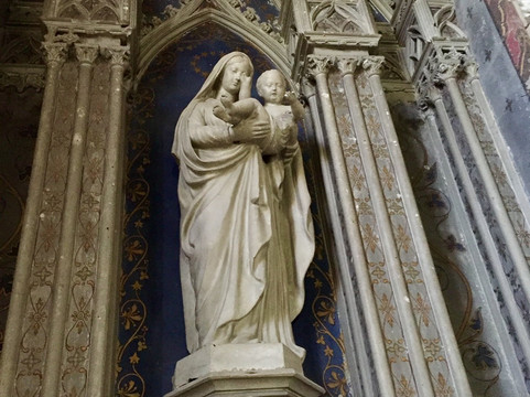 Eglise Saint Pierre-Les Herbiers必去景点