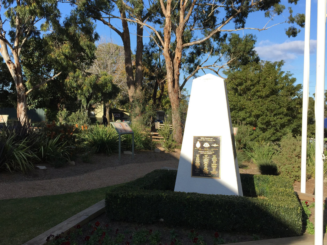 Paynesville Cenotaph景点图片