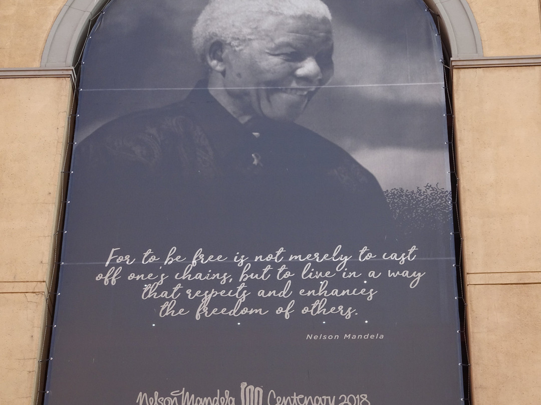 Nelson Mandela Square景点图片