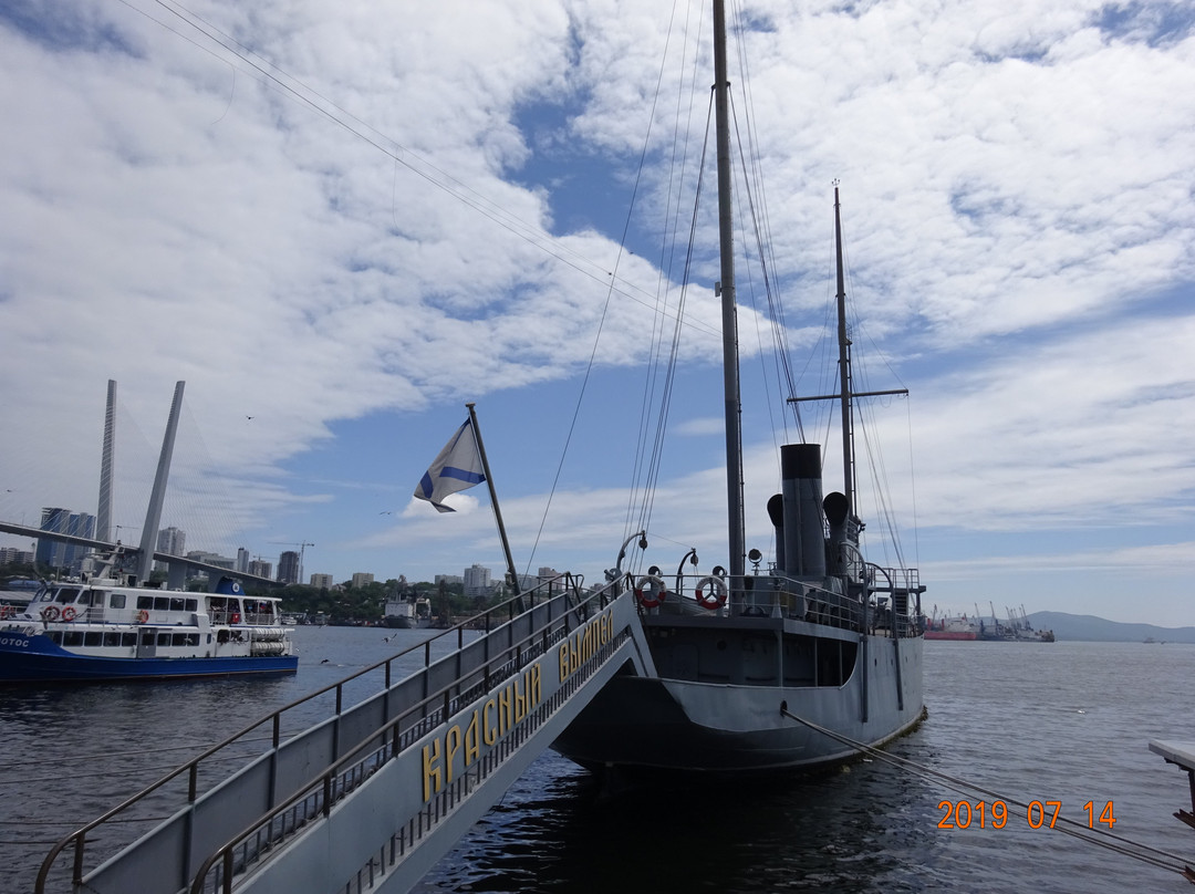 Memorial ship Krasny vympel景点图片