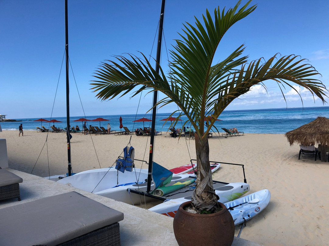 Frangipani Beach Resort主图