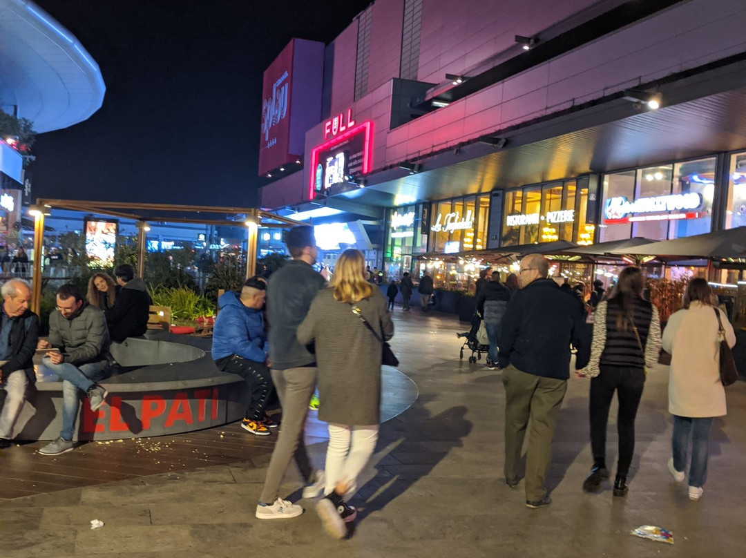 Centro Comercial Splau-科尔内利亚-德略布雷加特必去景点